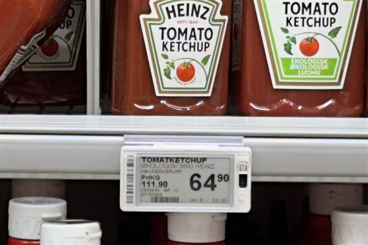 Prateleira de supermercado com etiqueta de preço eletrônica
